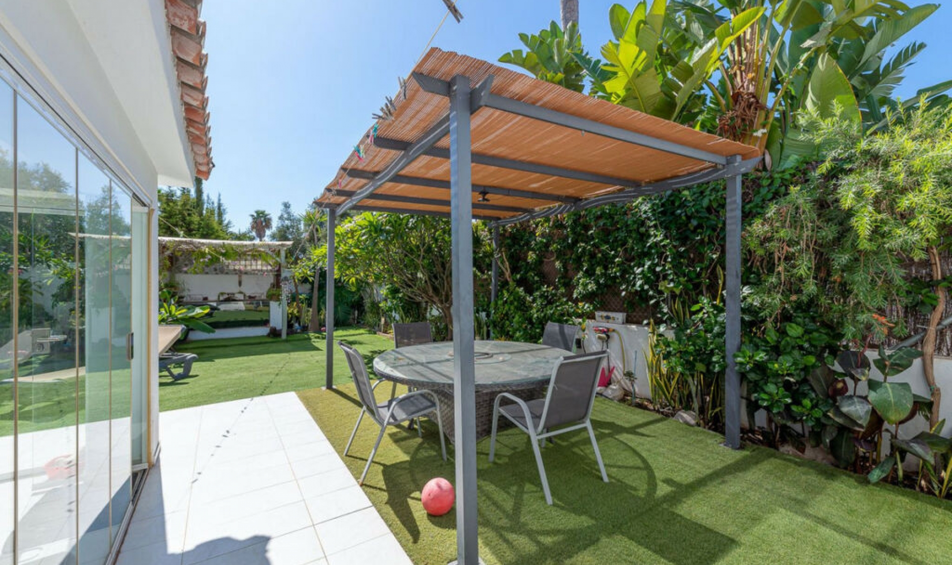 Resale - House -
Costalita