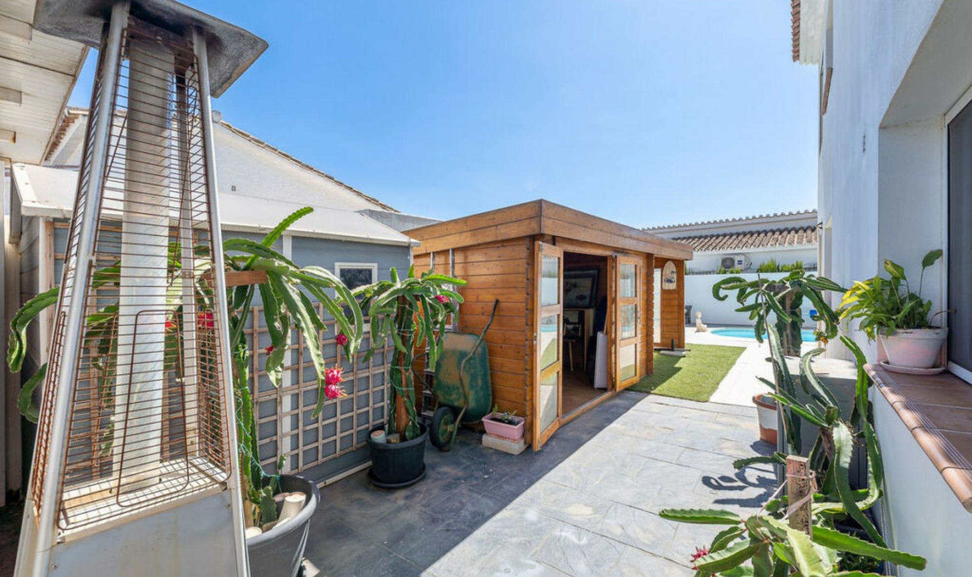 Resale - House -
Costalita