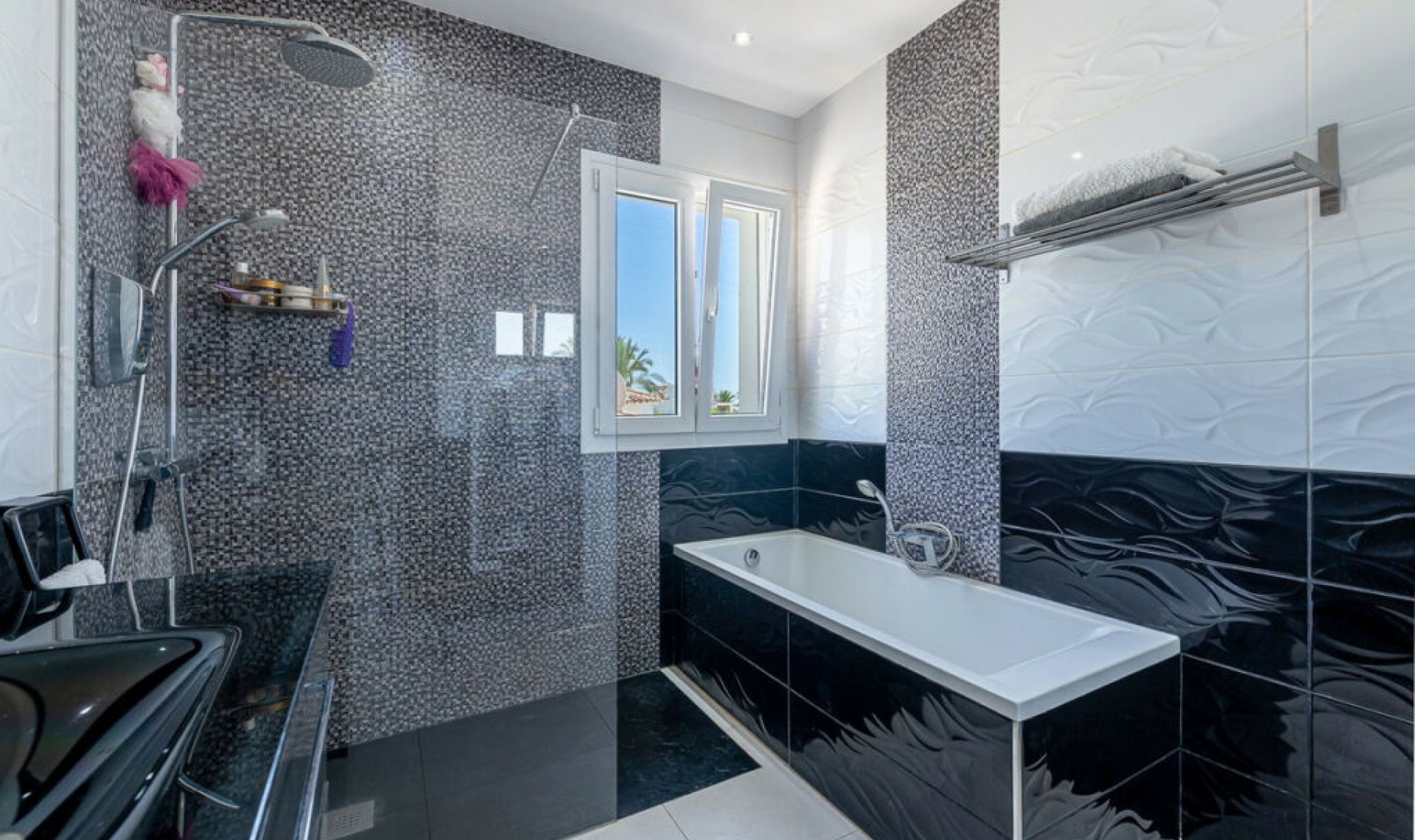 Resale - House -
Costalita