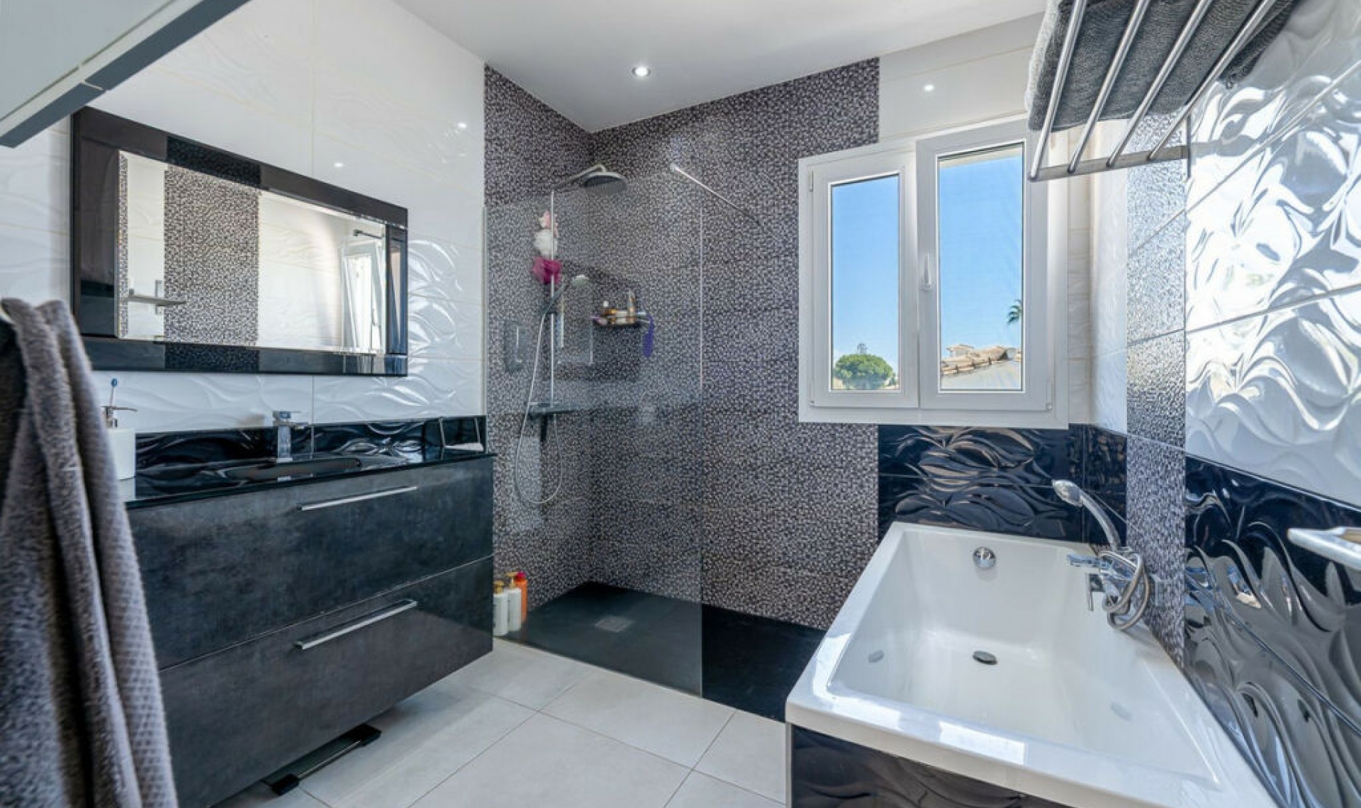 Resale - House -
Costalita