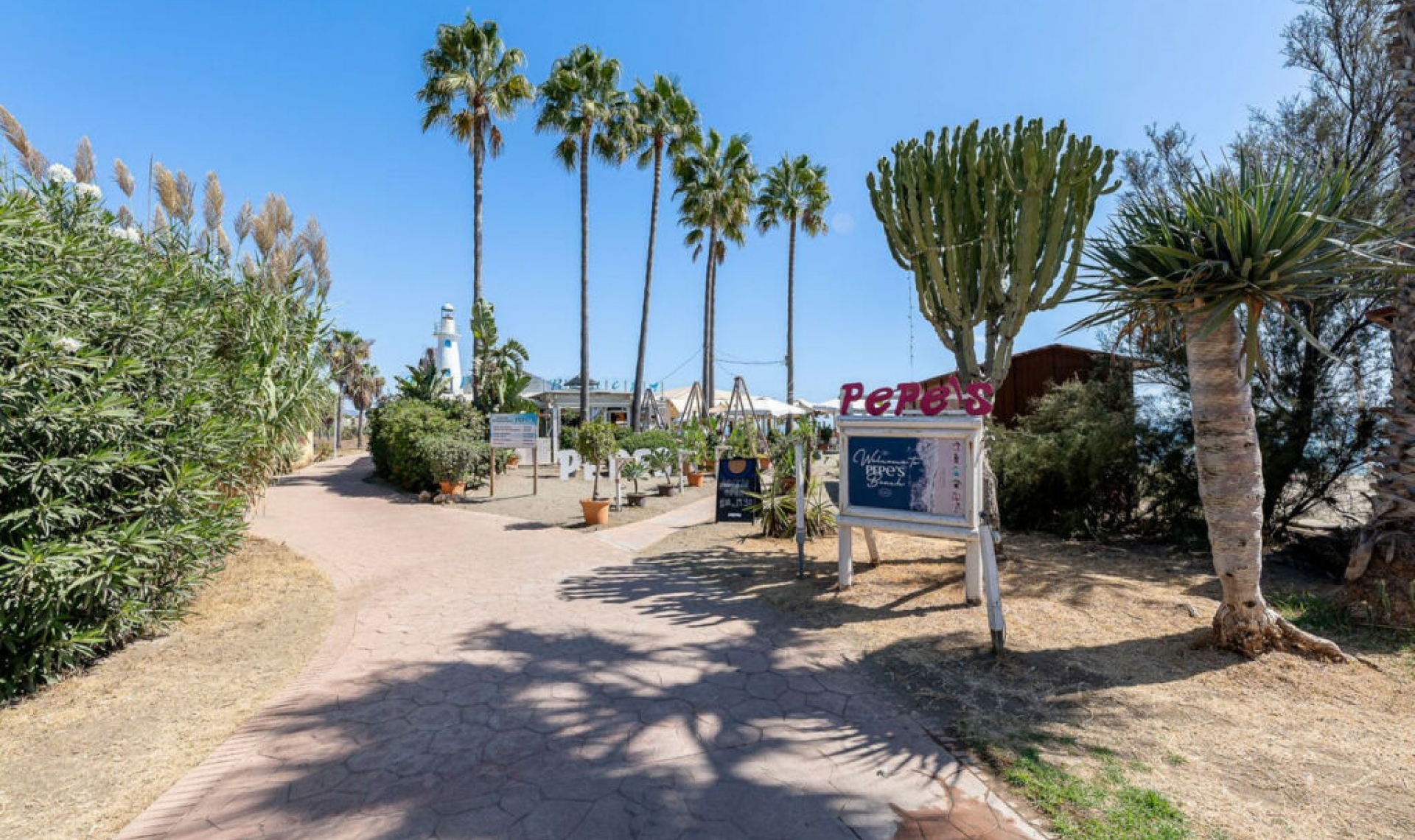 Resale - House -
Costalita