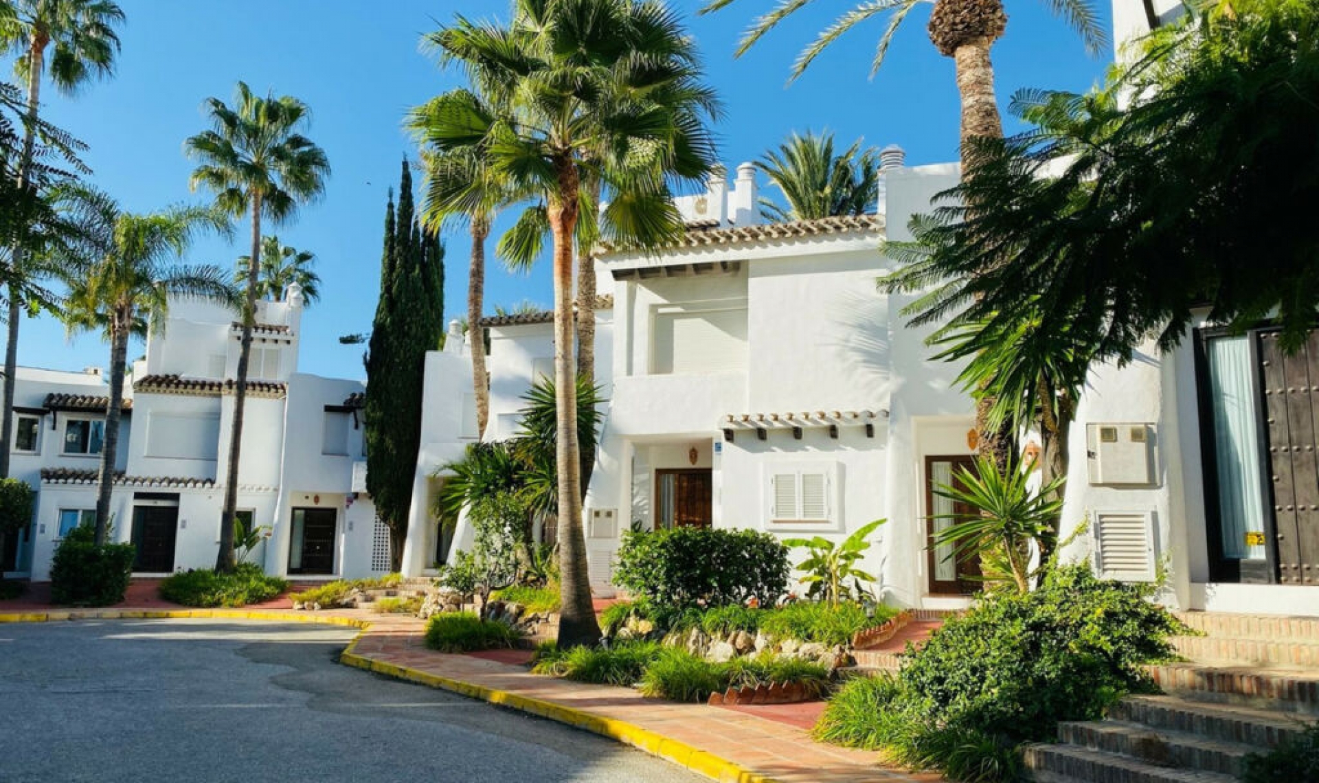 Resale - House -
Costalita