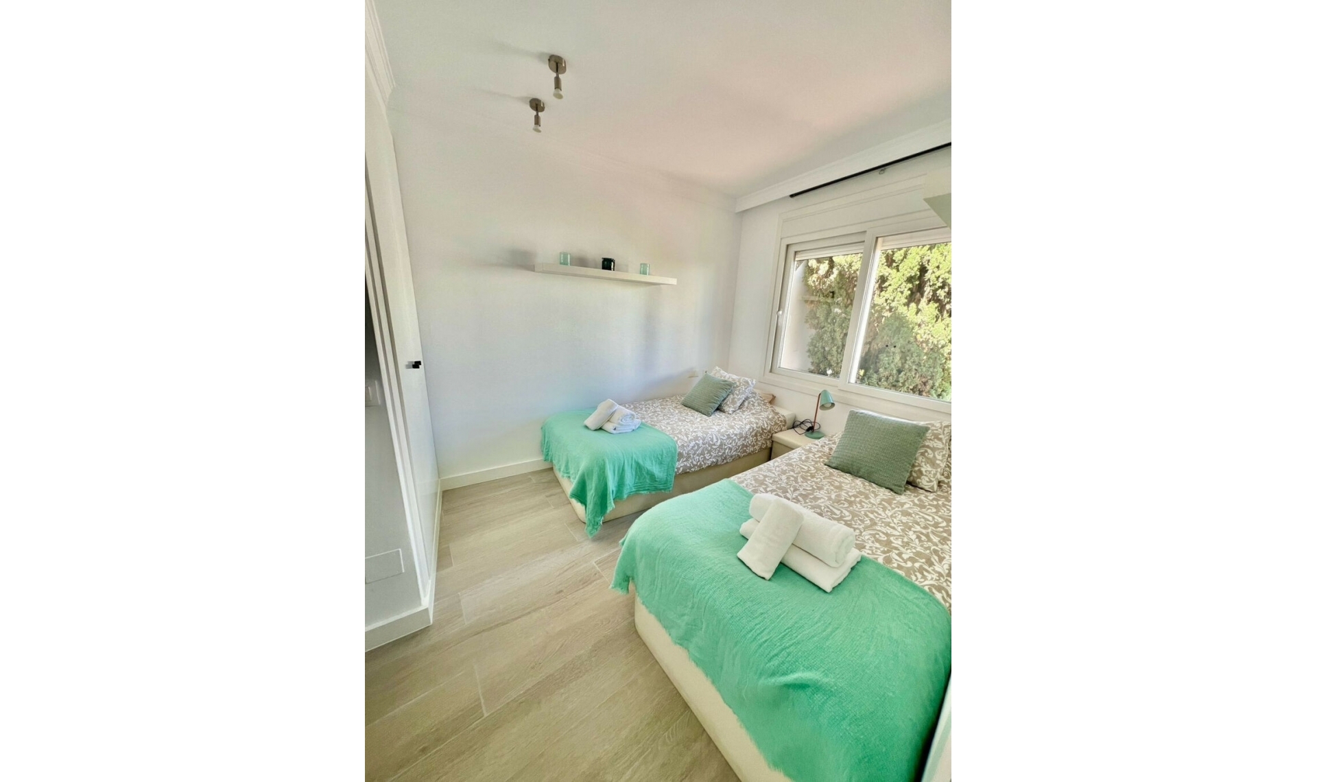 Resale - House -
Costalita