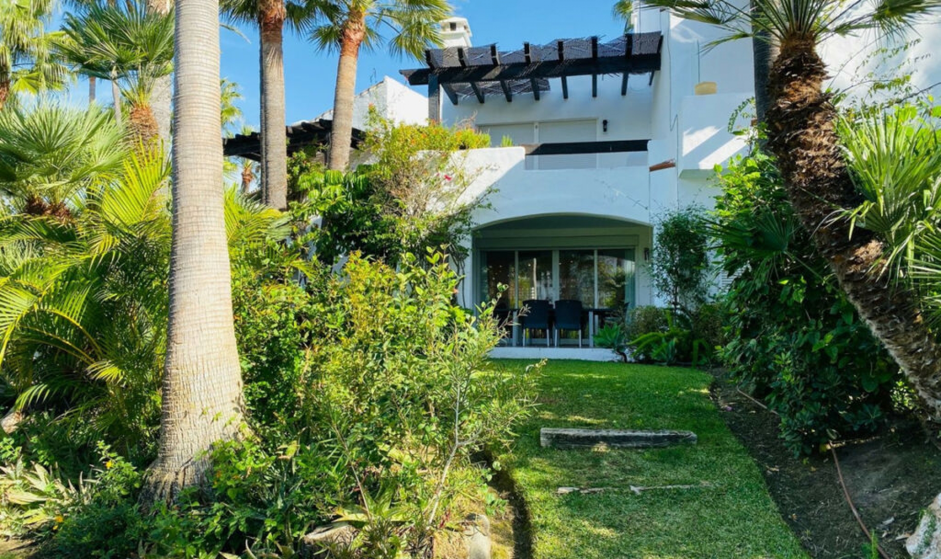 Resale - House -
Costalita