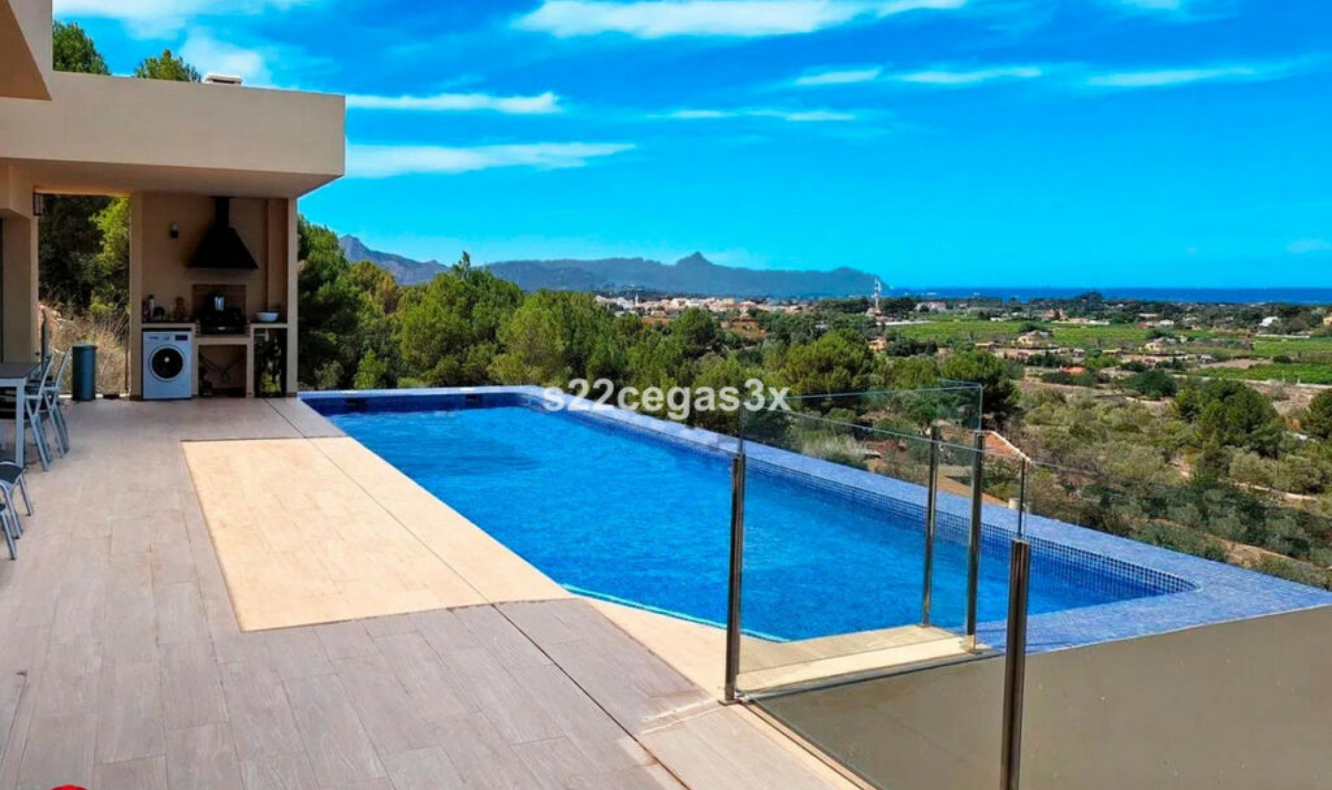 Resale - House -
Denia