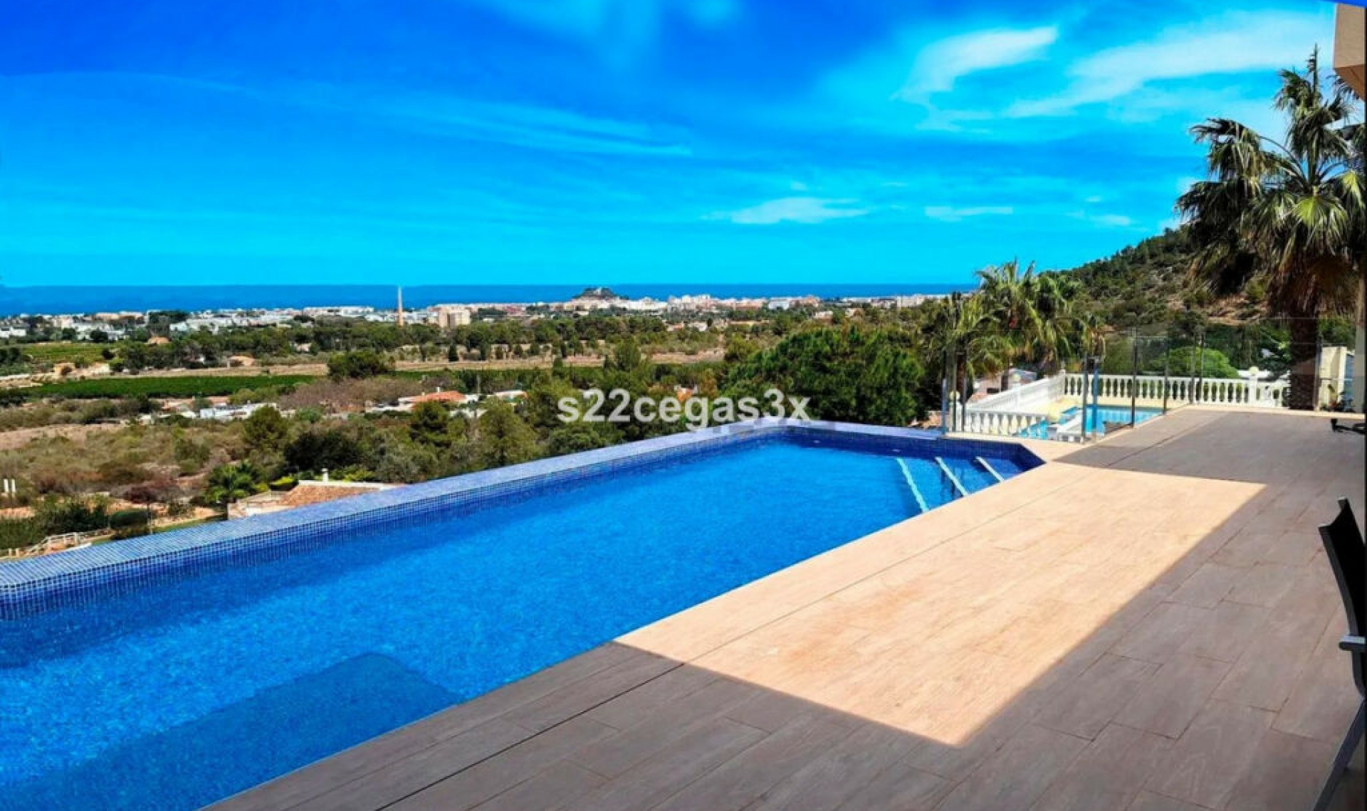 Resale - House -
Denia