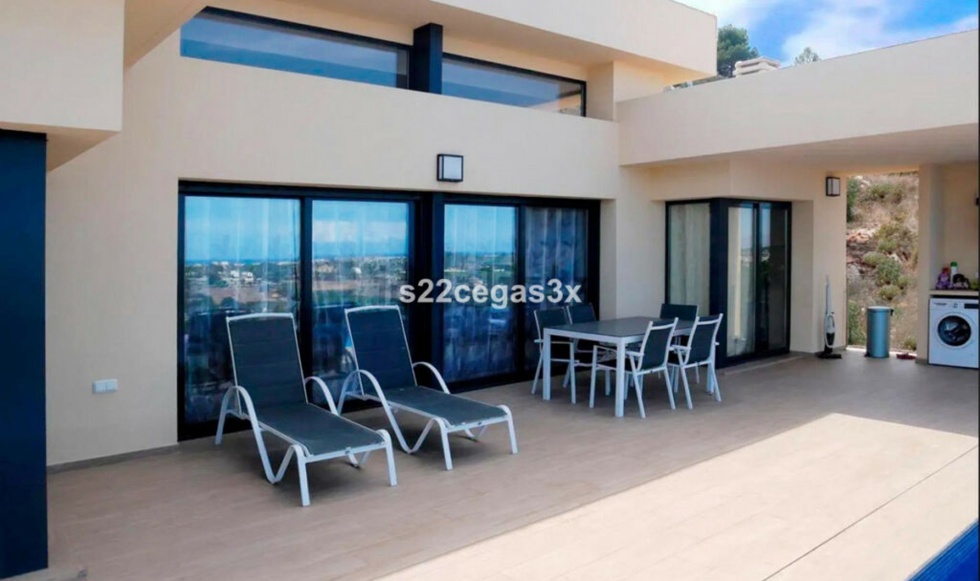 Resale - House -
Denia