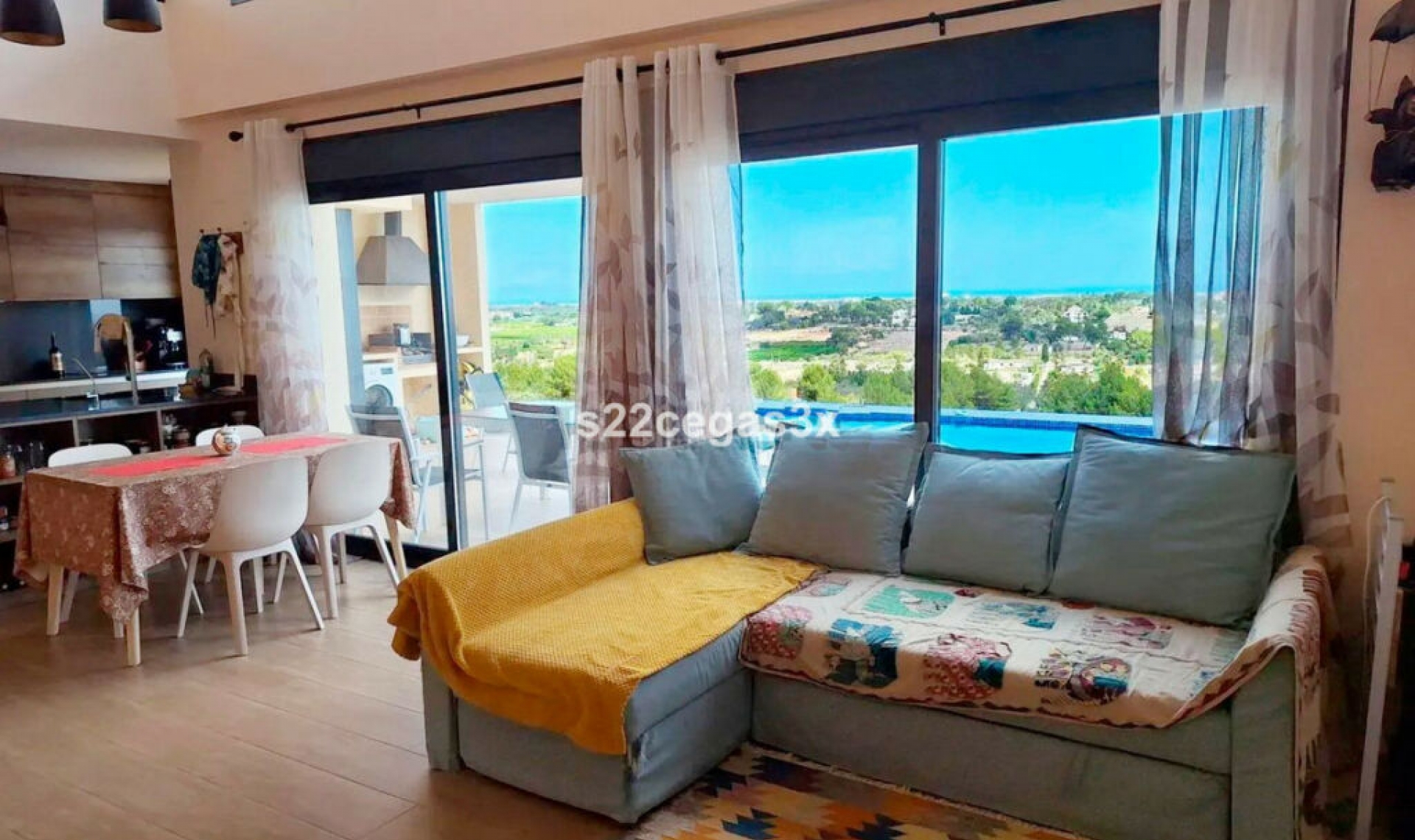 Resale - House -
Denia