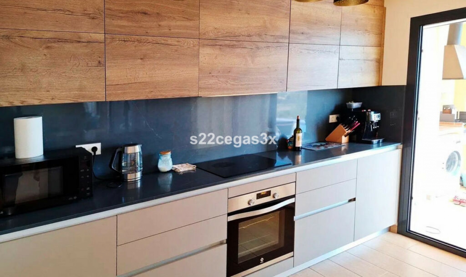 Resale - House -
Denia