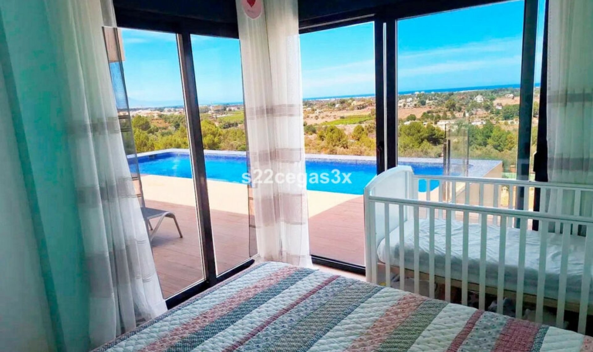 Resale - House -
Denia