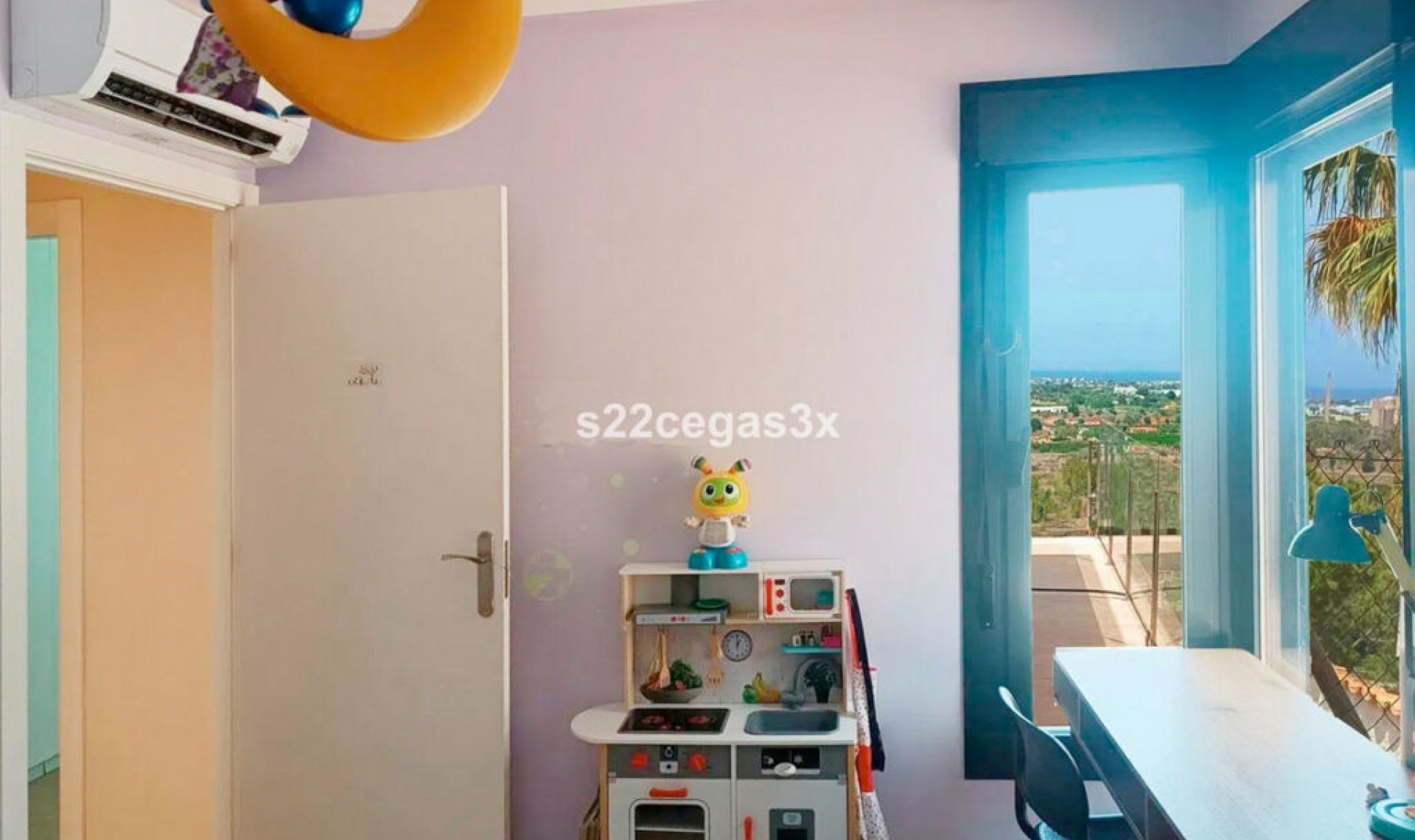 Resale - House -
Denia