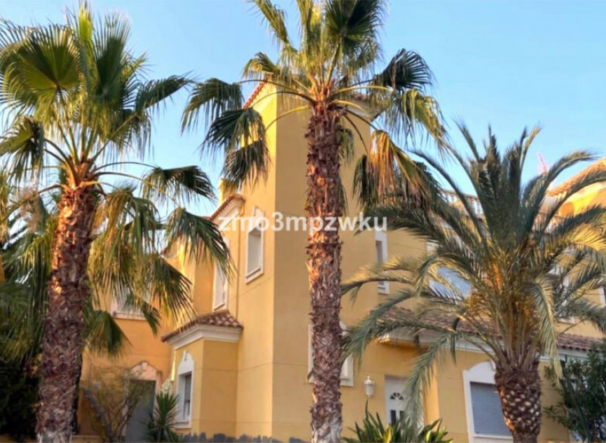 Resale - House -
El Campello