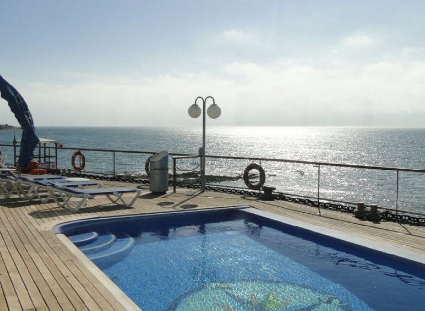 Resale - House -
El Chaparral