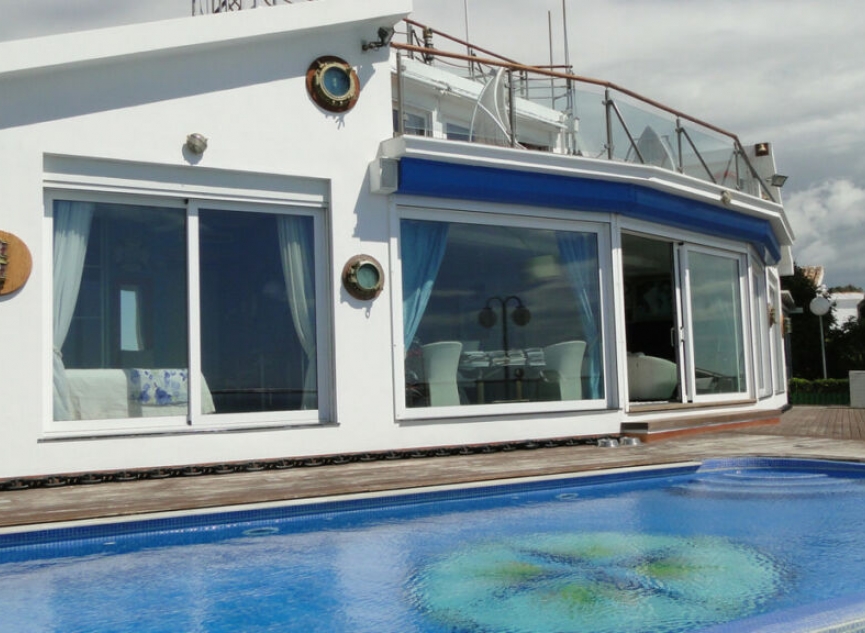 Resale - House -
El Chaparral