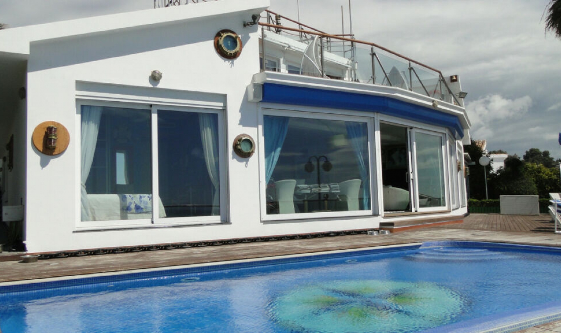 Resale - House -
El Chaparral