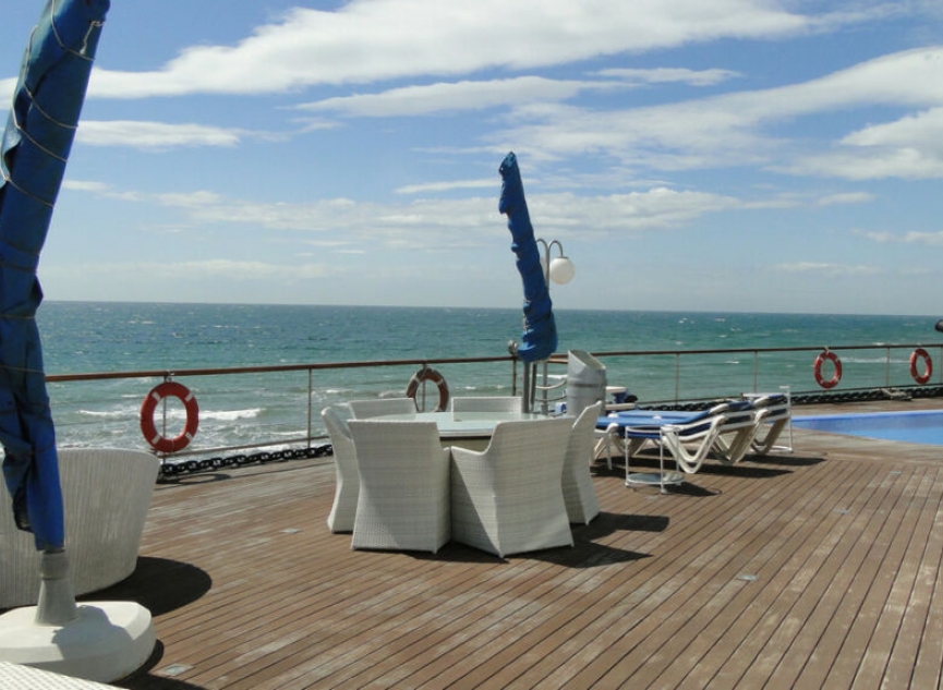 Resale - House -
El Chaparral