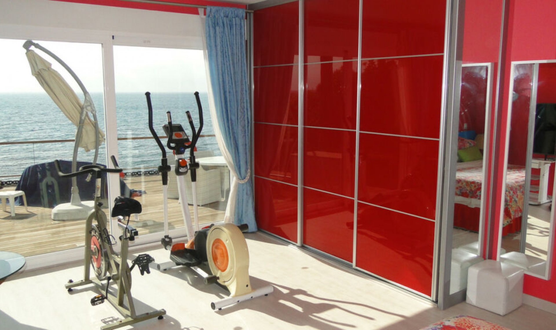 Resale - House -
El Chaparral