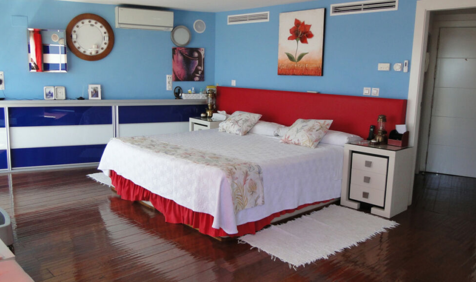 Resale - House -
El Chaparral