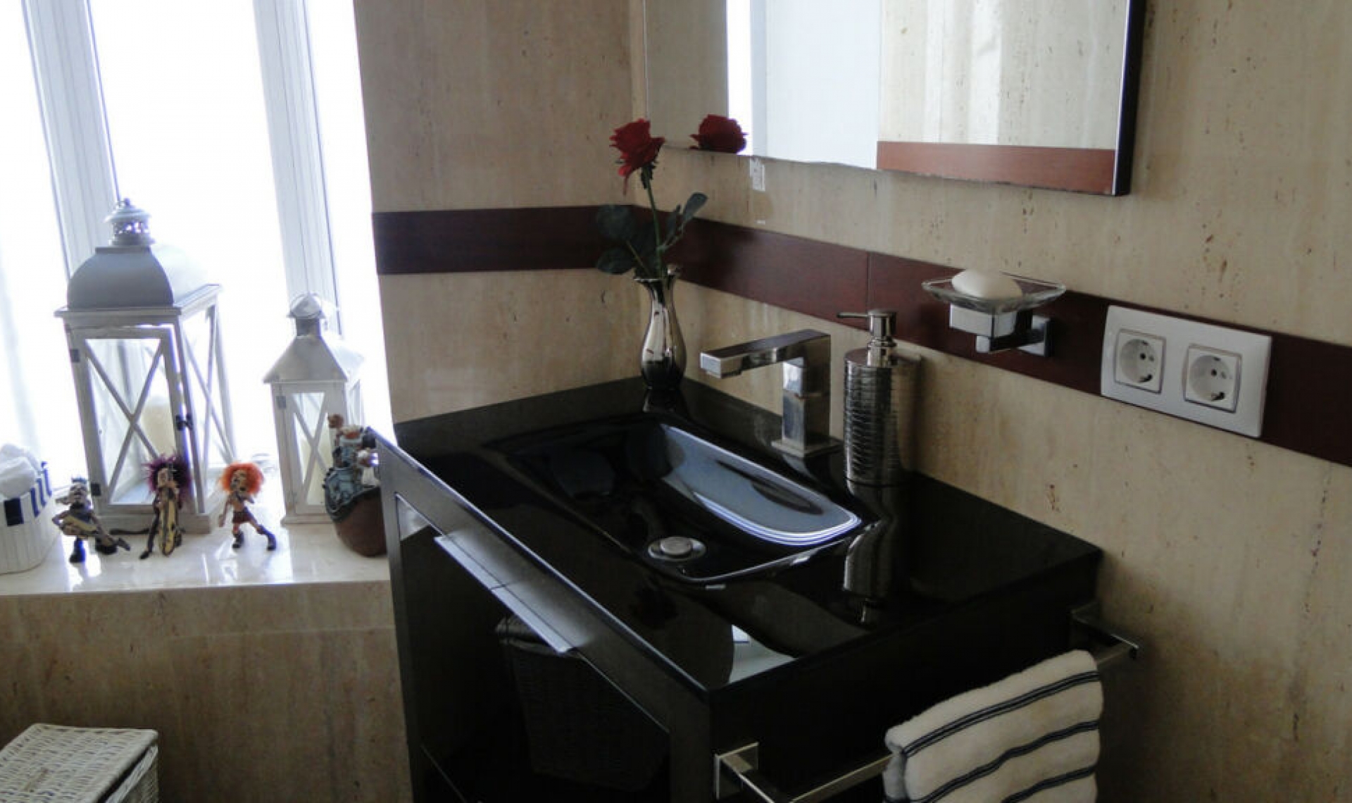 Resale - House -
El Chaparral