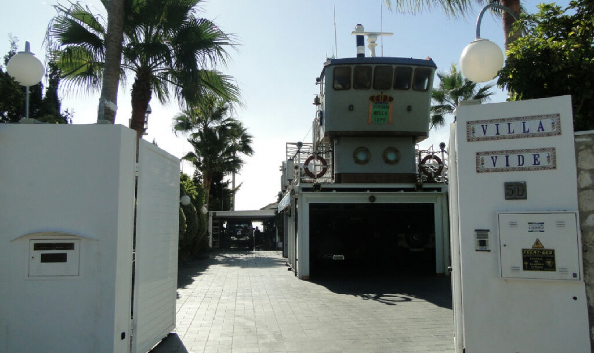 Resale - House -
El Chaparral