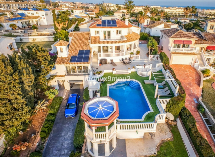 Resale - House -
El Chaparral