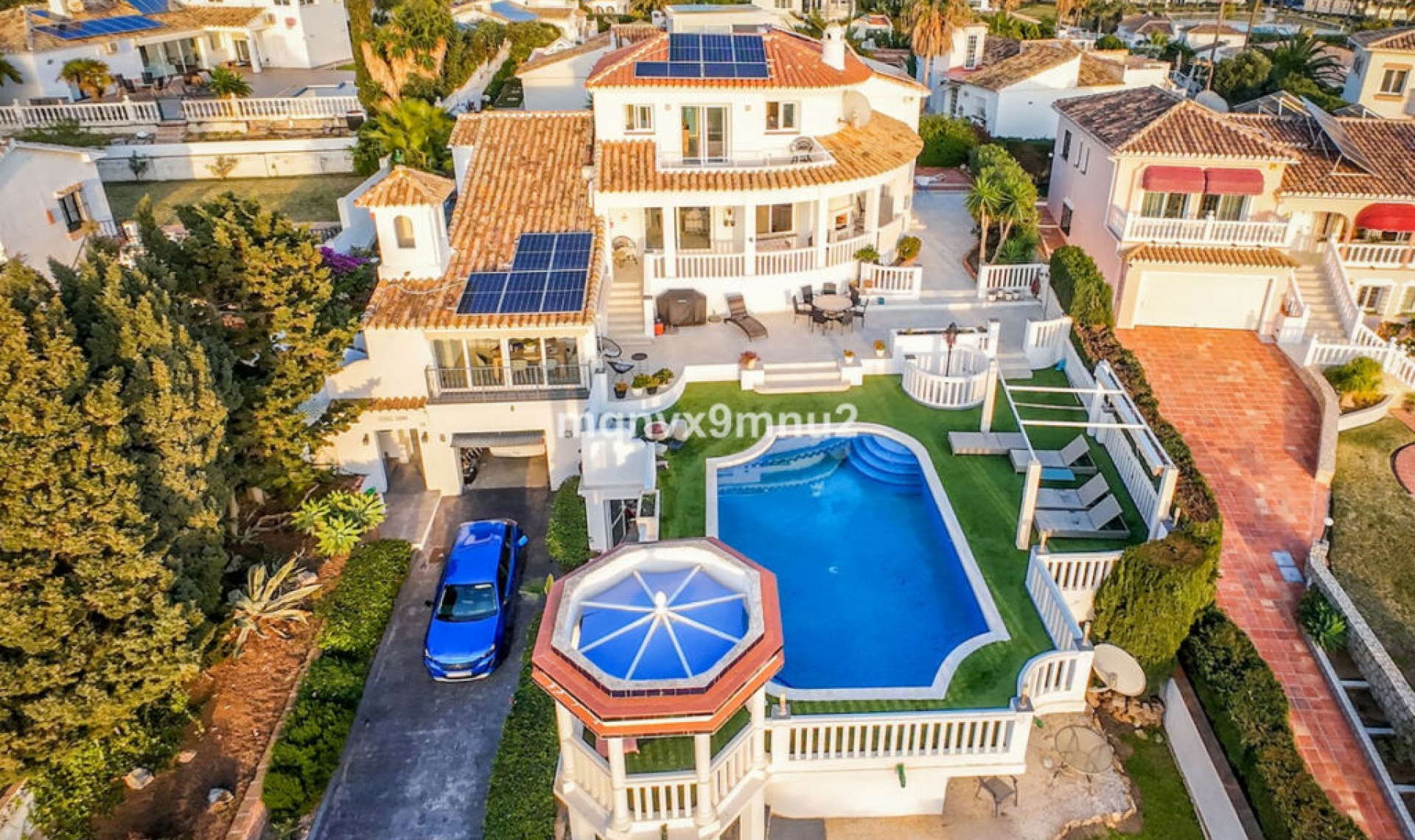 Resale - House -
El Chaparral