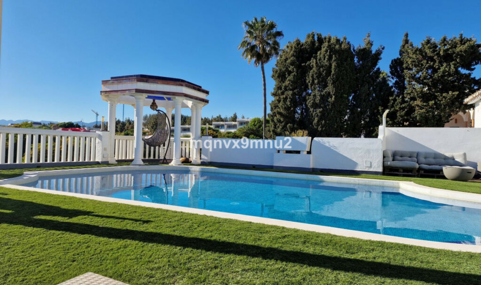 Resale - House -
El Chaparral