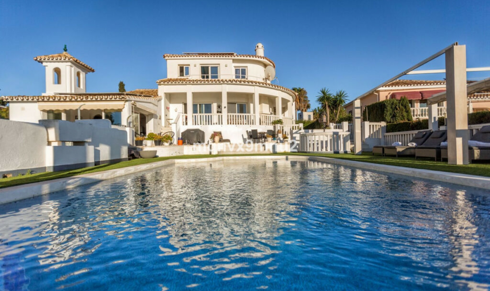 Resale - House -
El Chaparral