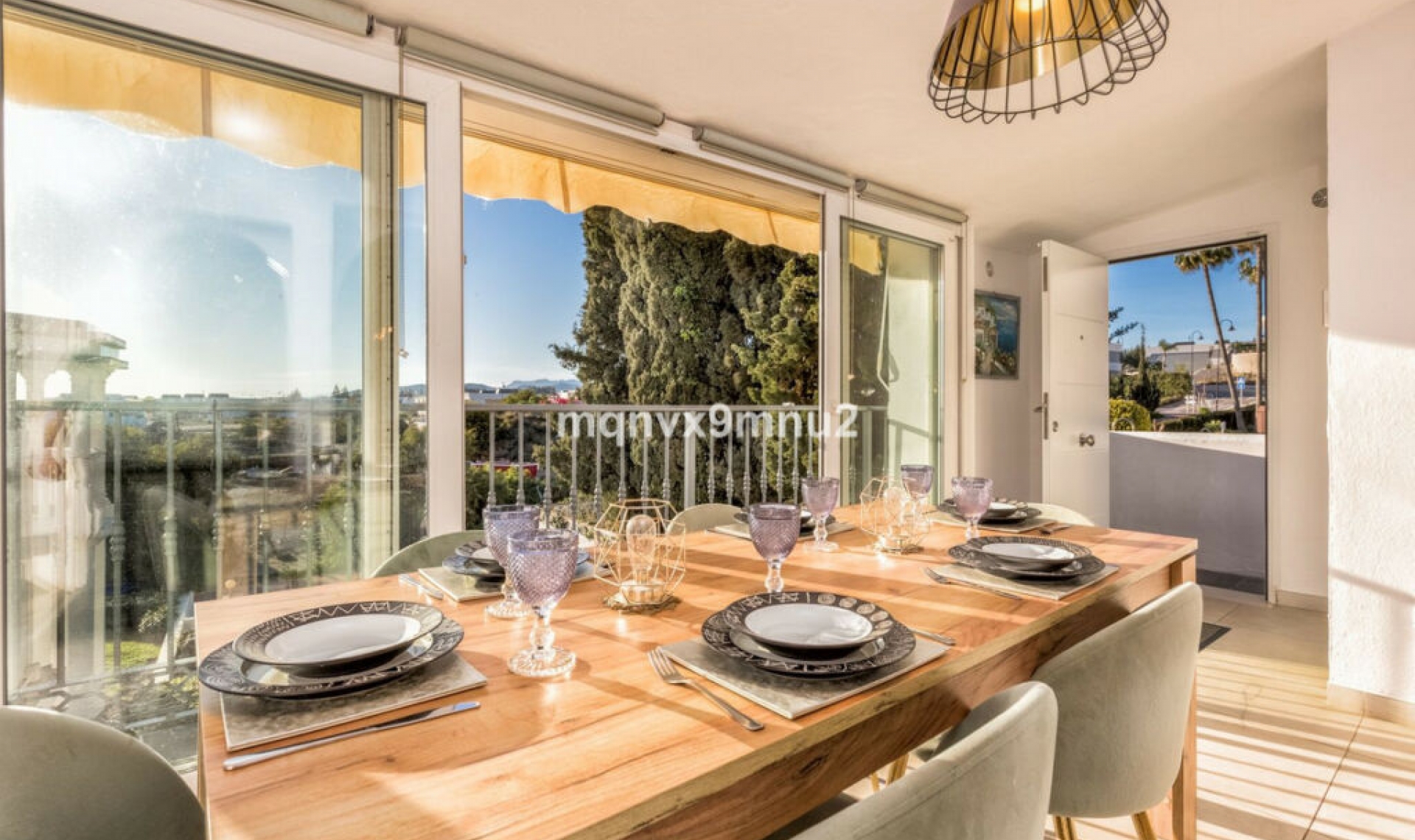 Resale - House -
El Chaparral