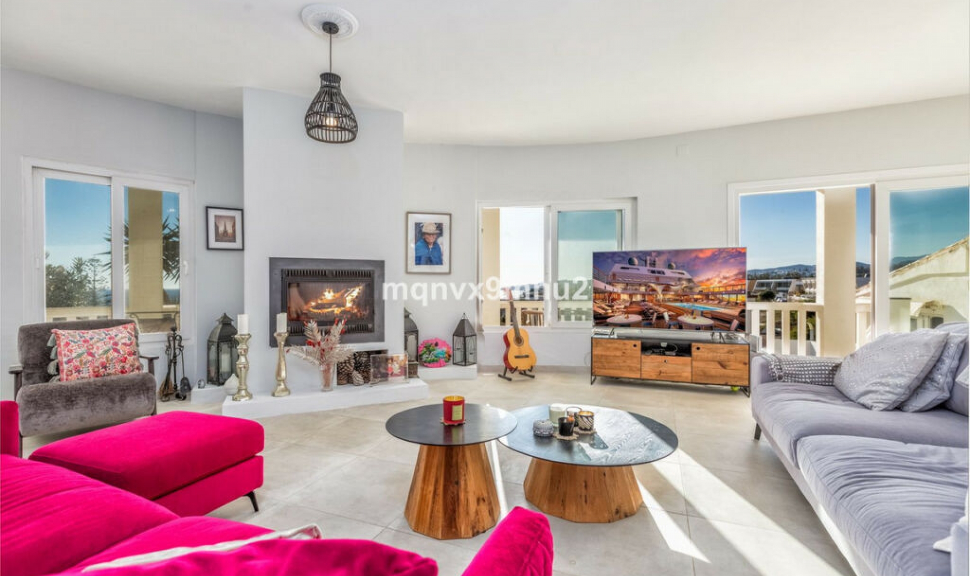 Resale - House -
El Chaparral