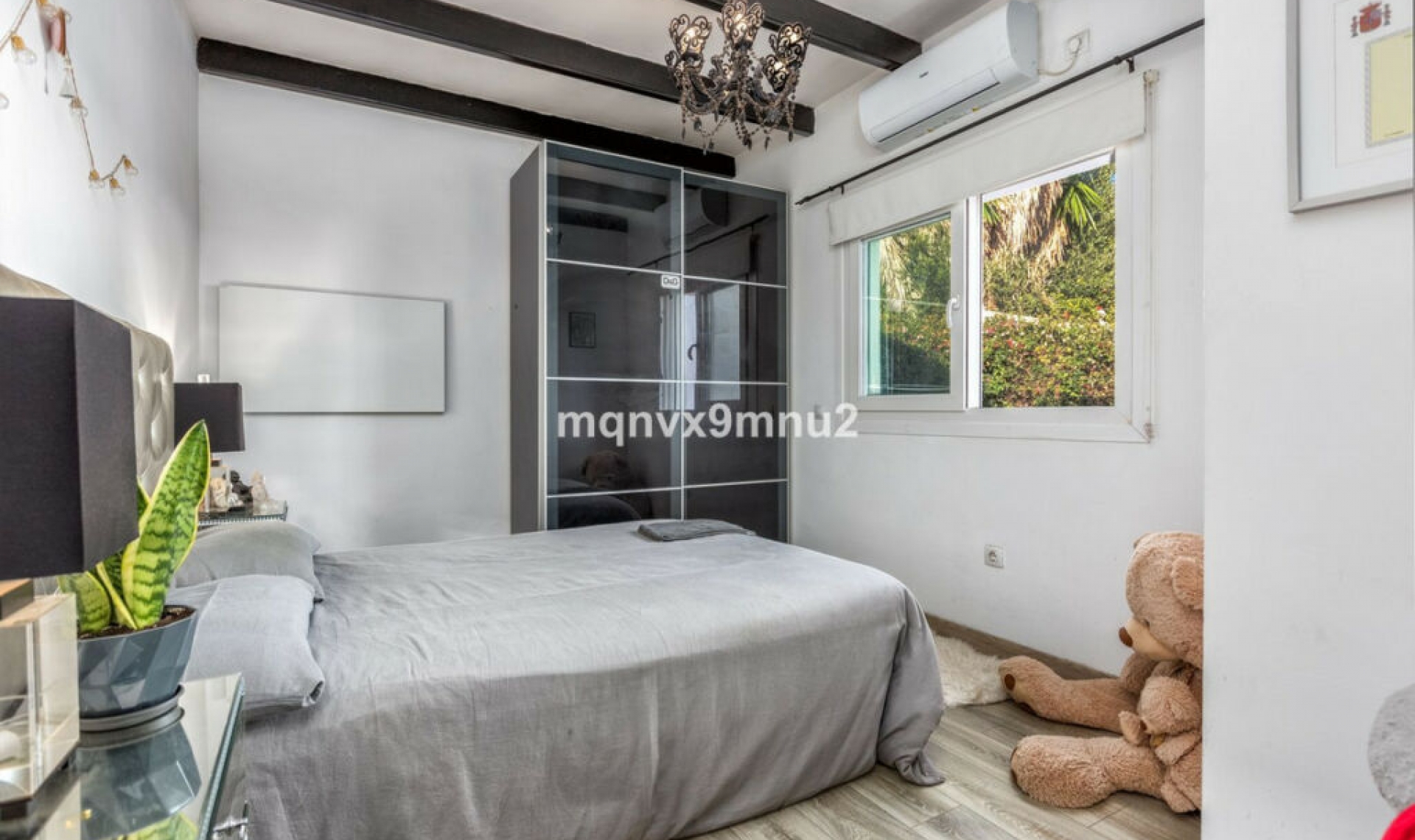 Resale - House -
El Chaparral