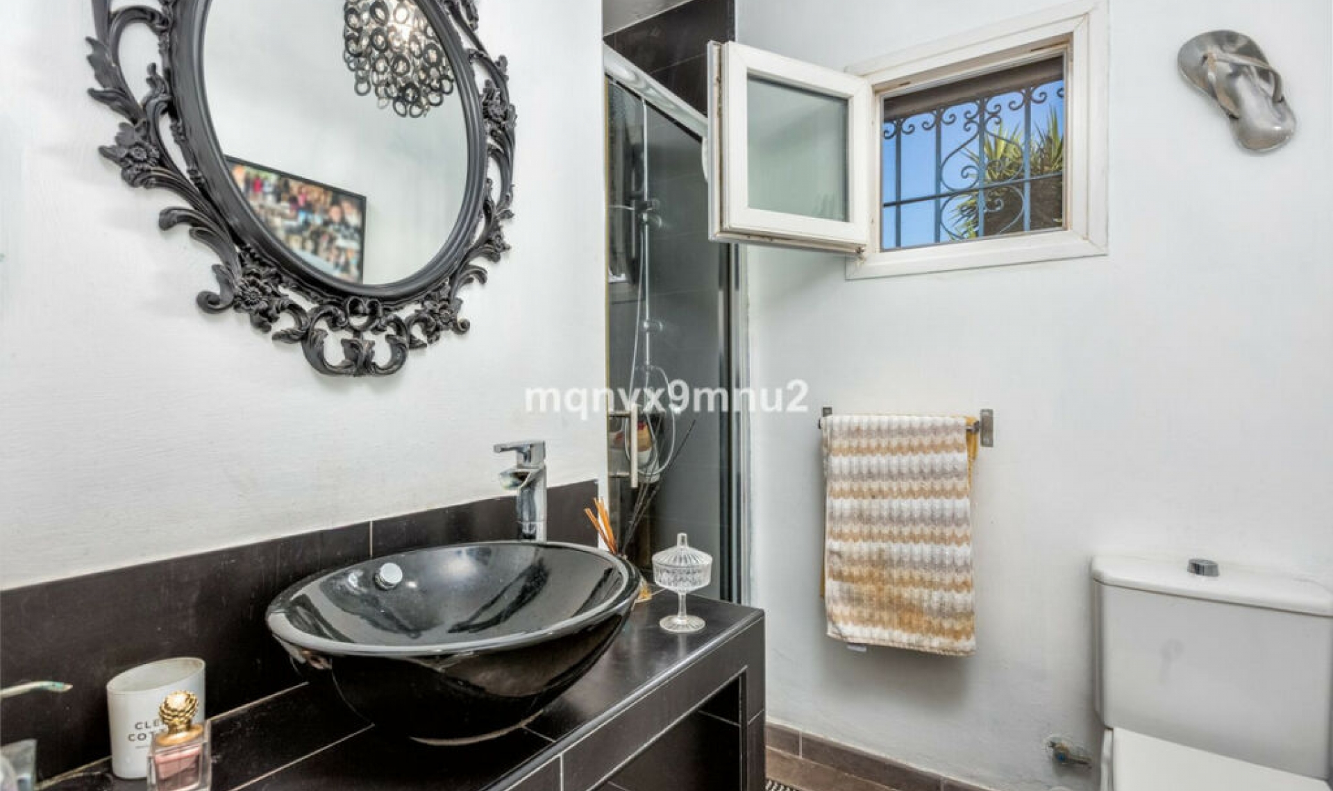 Resale - House -
El Chaparral