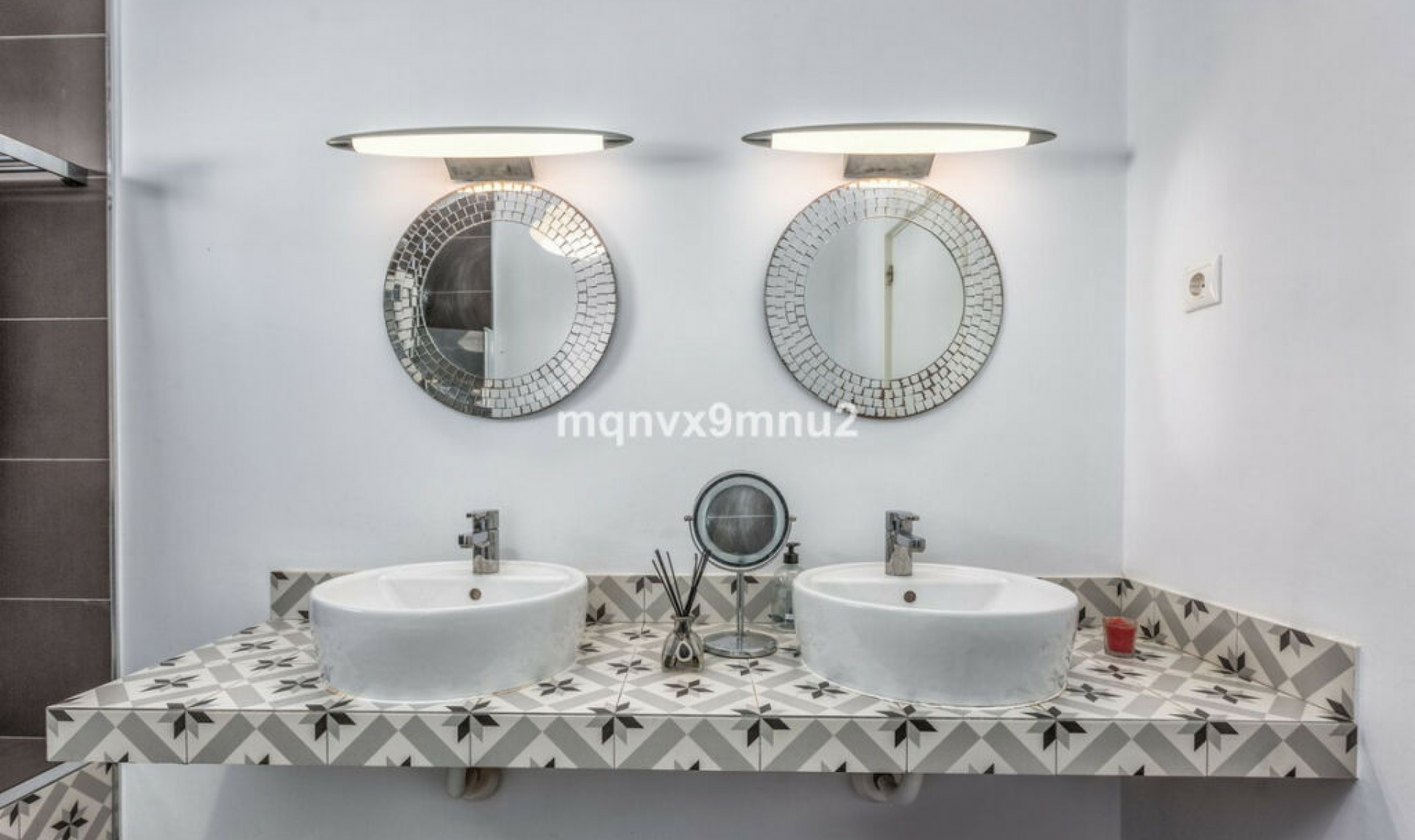 Resale - House -
El Chaparral