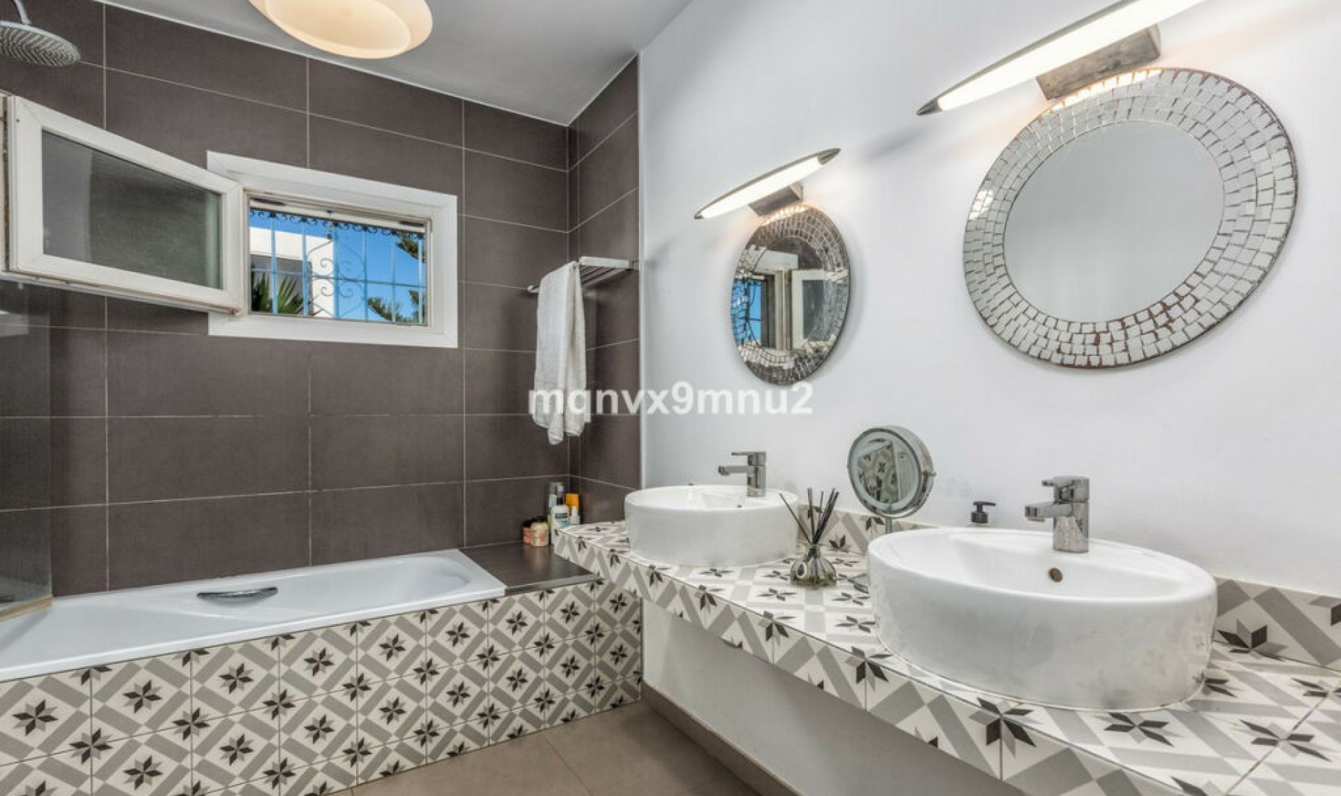 Resale - House -
El Chaparral