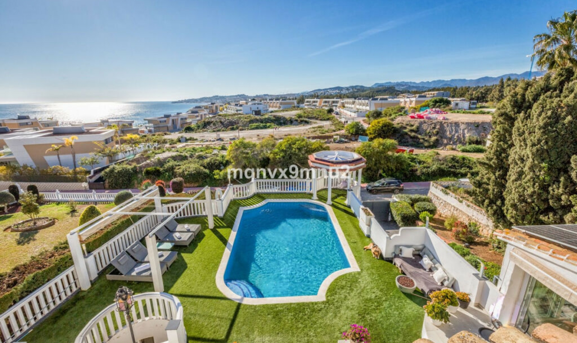 Resale - House -
El Chaparral