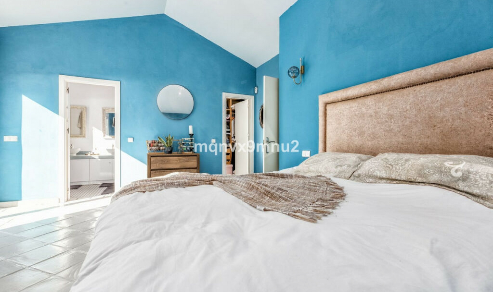 Resale - House -
El Chaparral