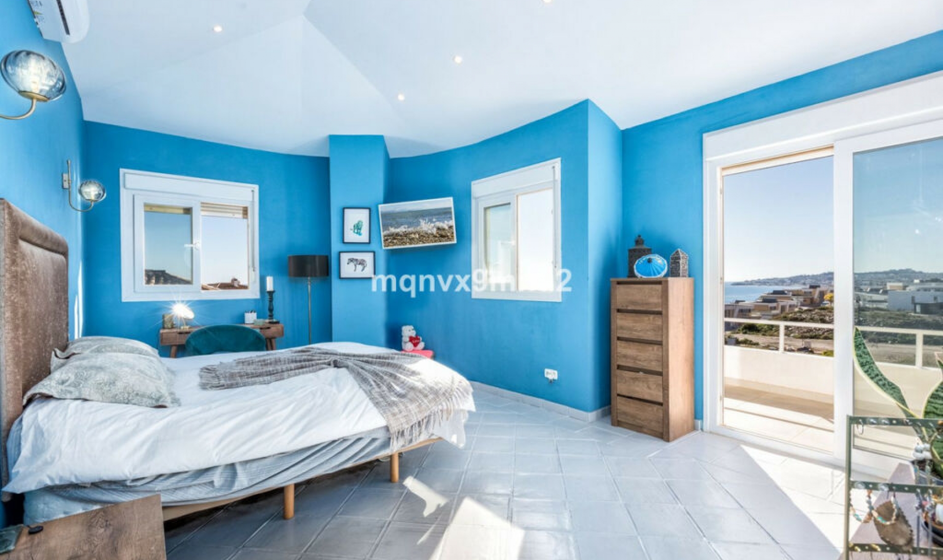 Resale - House -
El Chaparral