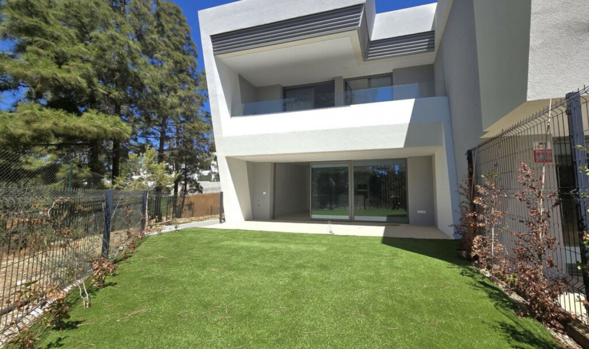 Resale - House -
El Chaparral