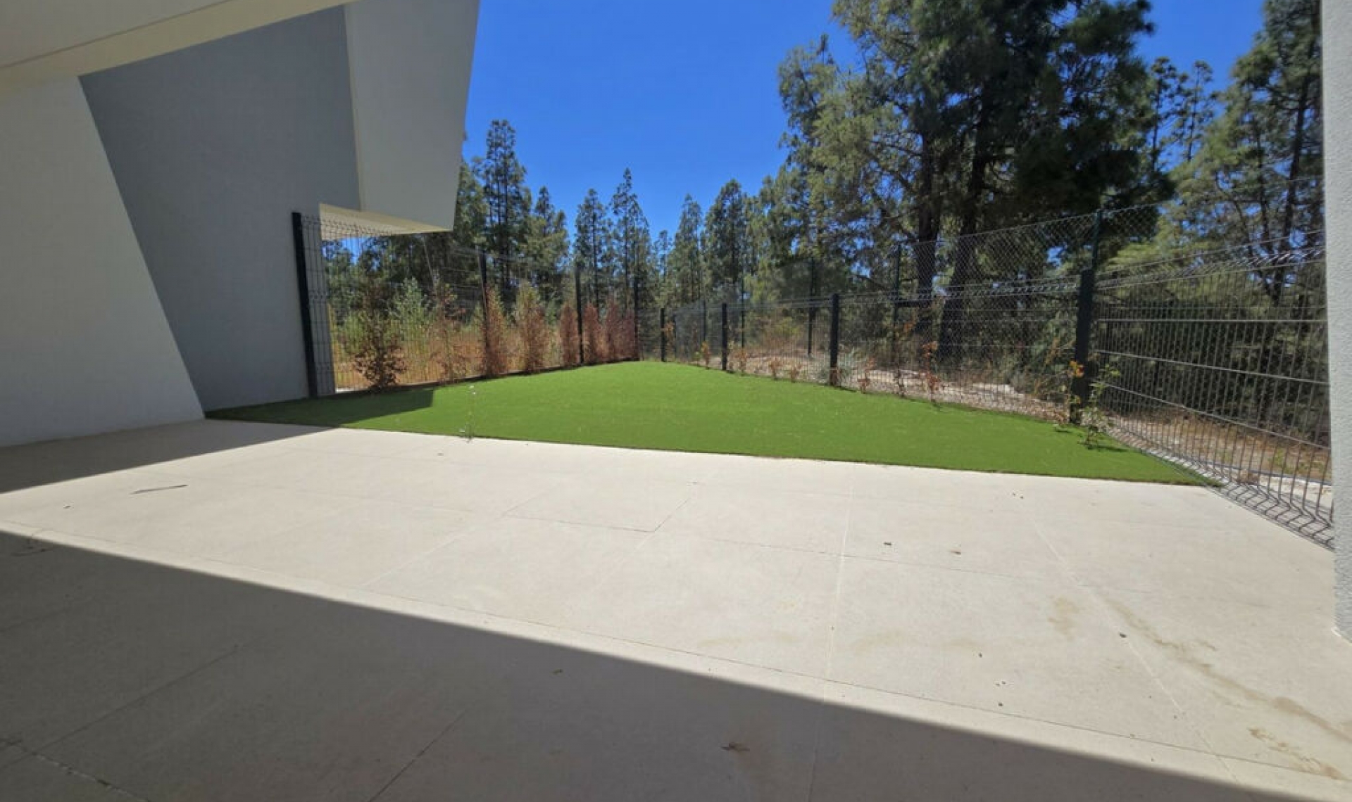 Resale - House -
El Chaparral