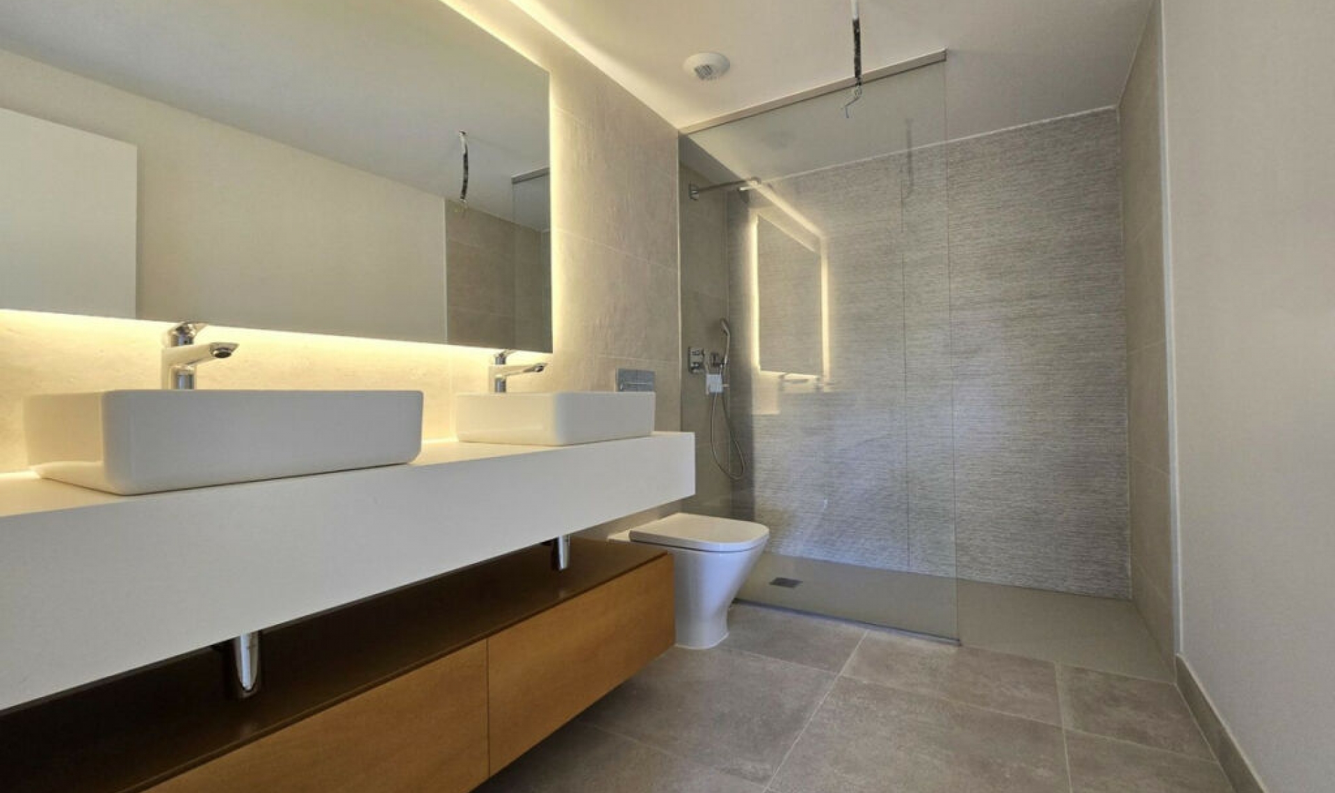 Resale - House -
El Chaparral
