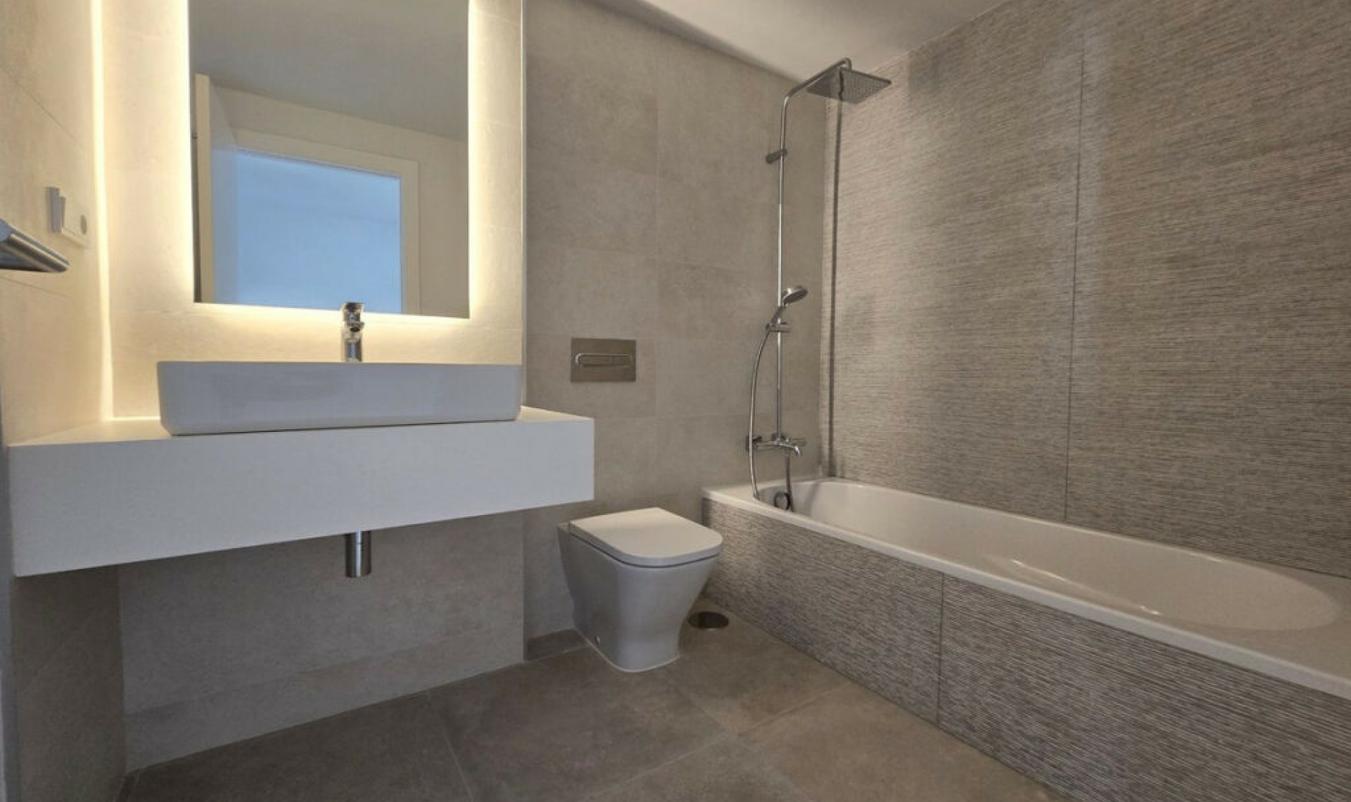Resale - House -
El Chaparral