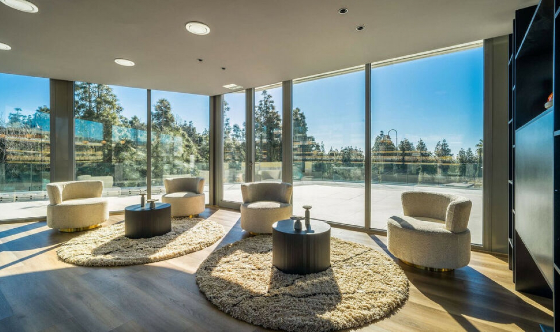 Resale - House -
El Chaparral