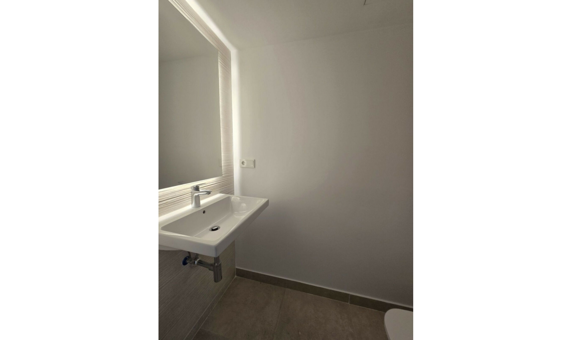 Resale - House -
El Chaparral