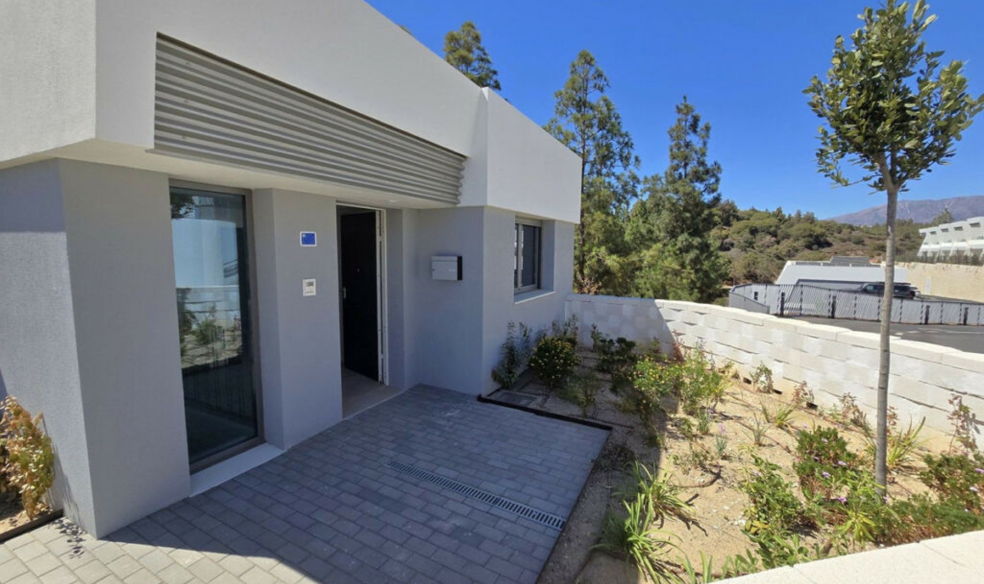 Resale - House -
El Chaparral