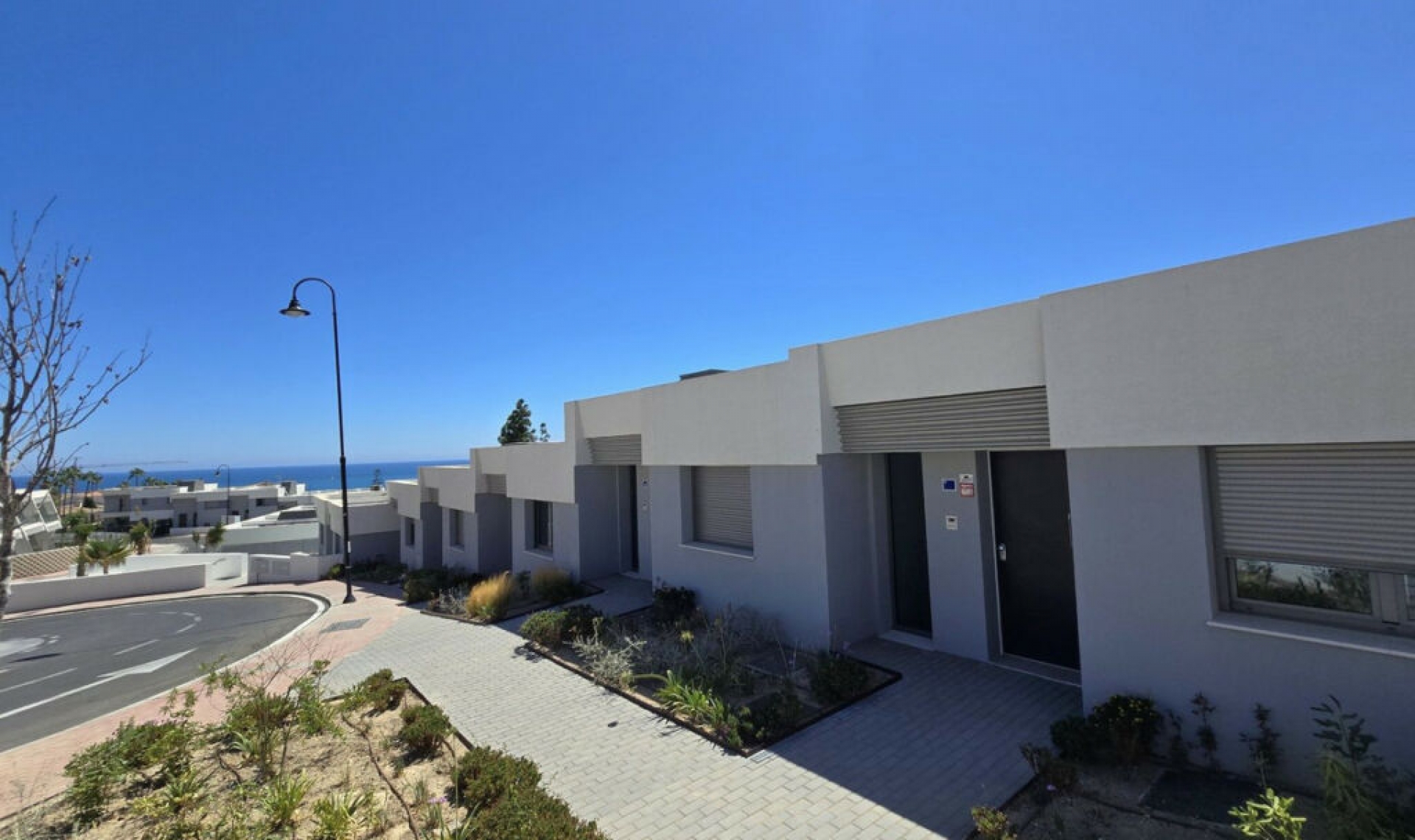 Resale - House -
El Chaparral