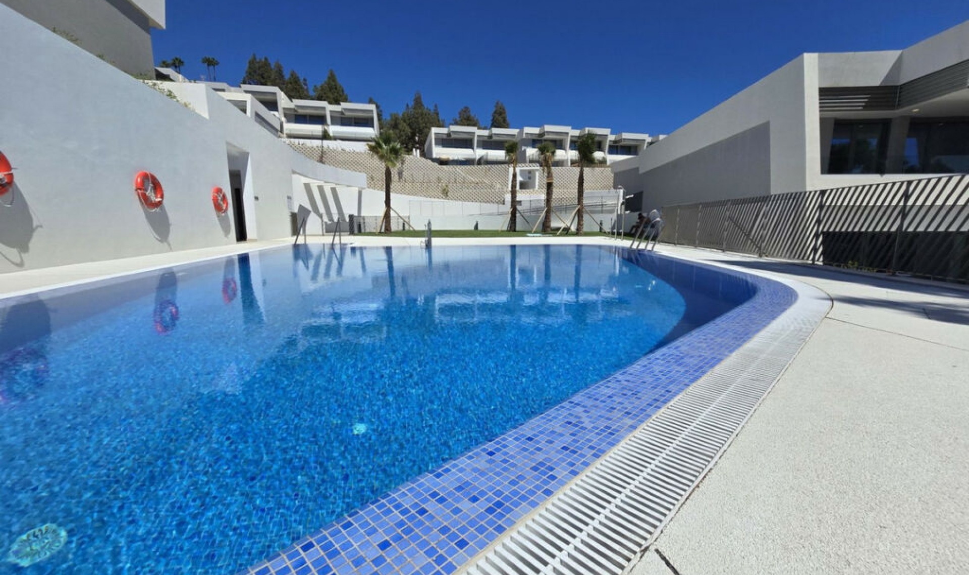 Resale - House -
El Chaparral
