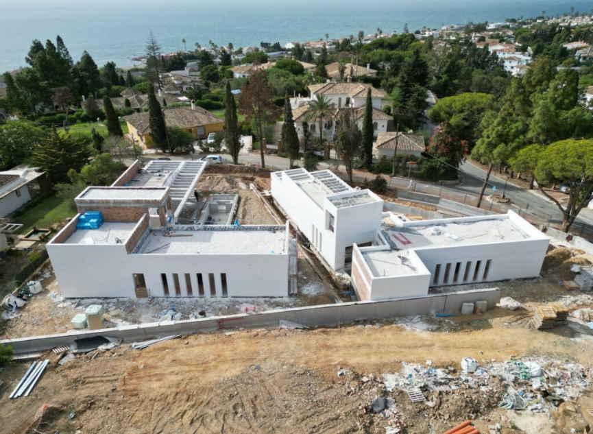 Resale - House -
El Chaparral