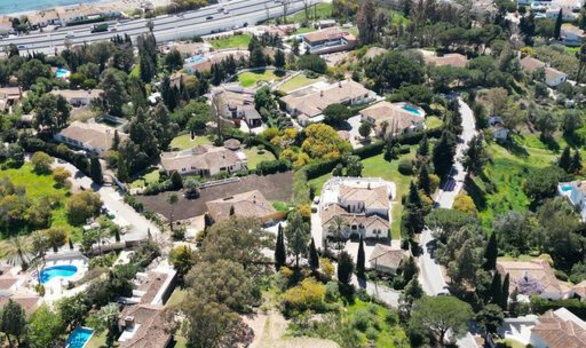 Resale - House -
El Chaparral