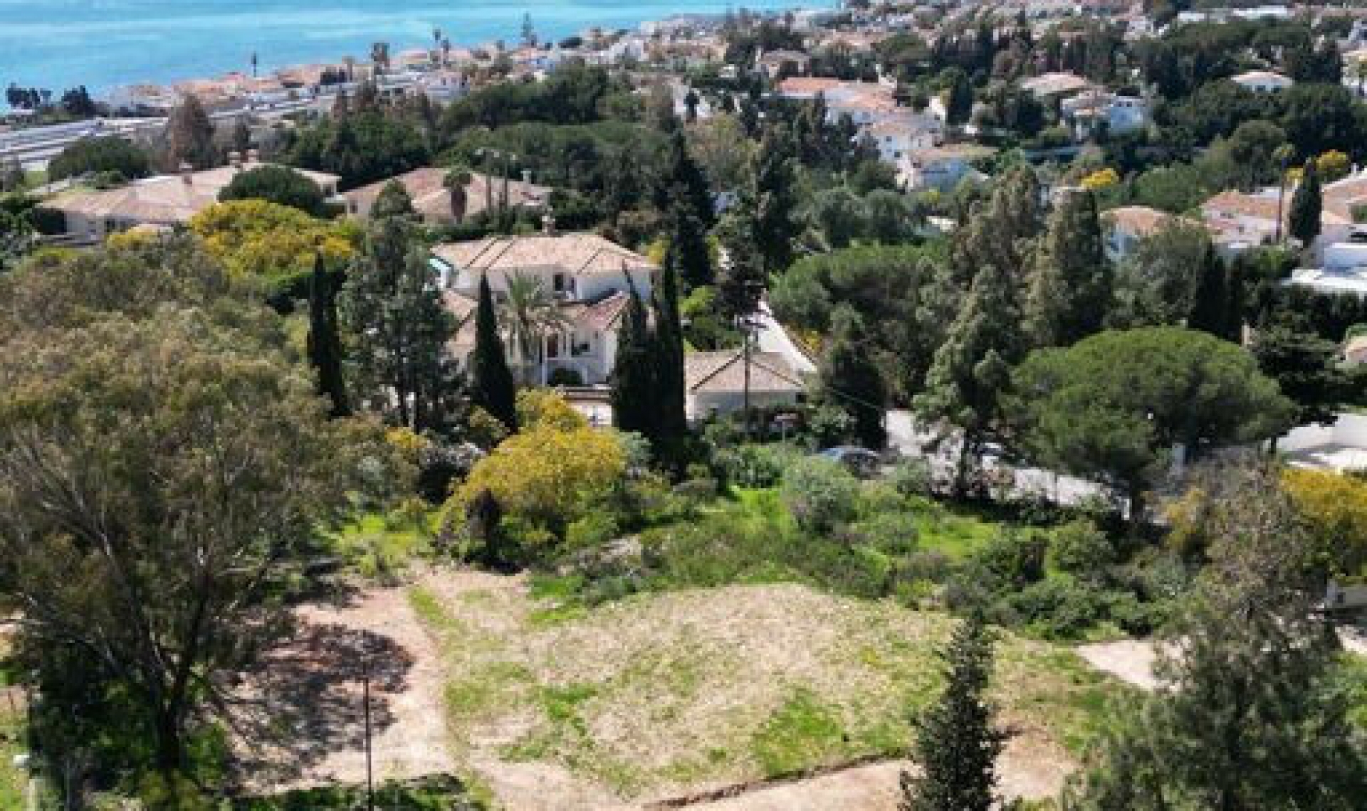 Resale - House -
El Chaparral