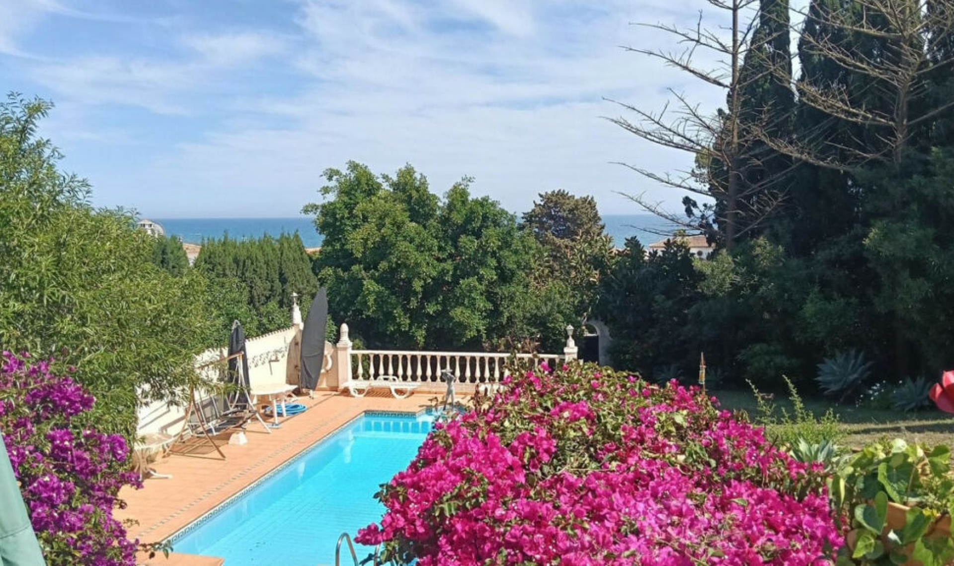 Resale - House -
El Chaparral